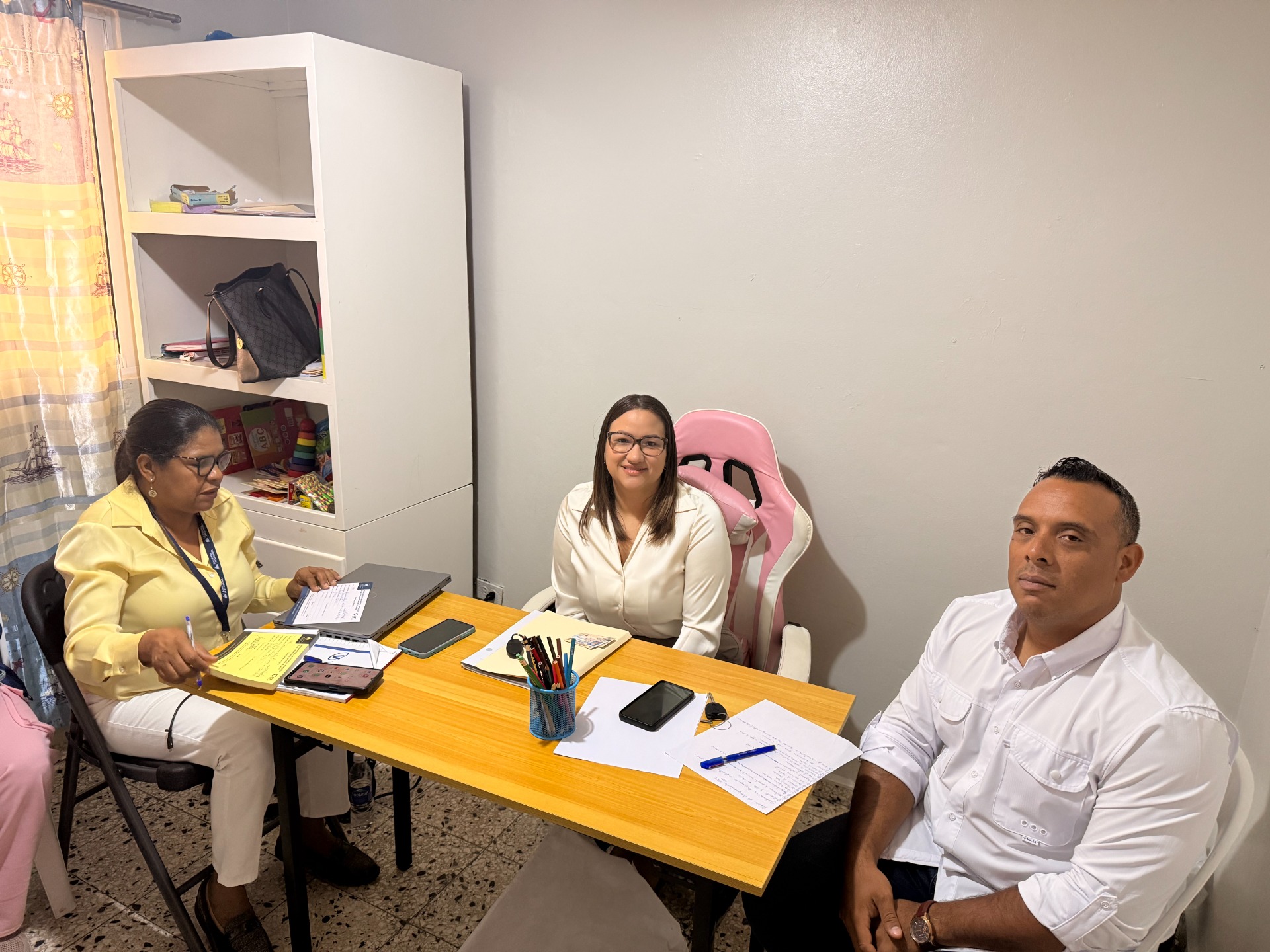 Foto: Nuestra representante de CASFL, en el centro Licda. Carmen Valdez-Directora Ejecutiva General y el Sr. Karil Tejeda-Vice-Presidente de Fundación CIED. 