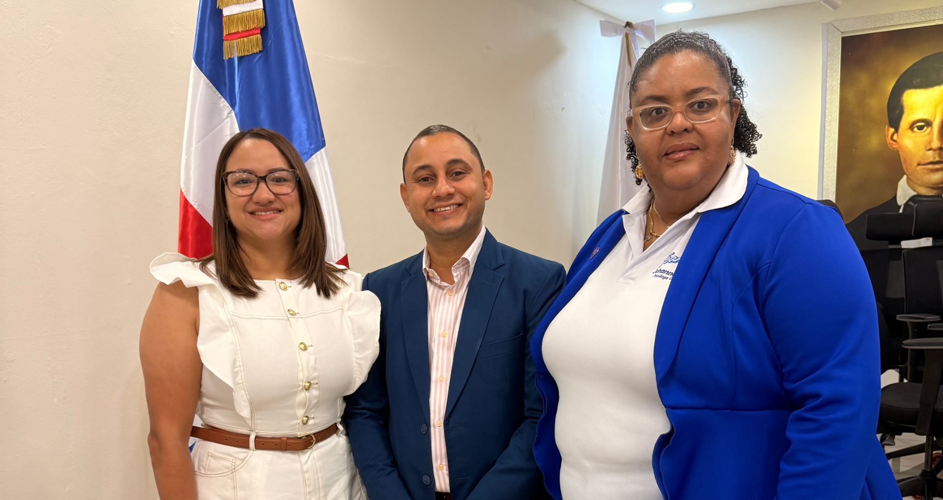 A la derecha Carmen Valdez Luciano, Directora Ejecutiva General Fundación CIED, le sigue Miguel Lora, Presdente Actual del CODOPSI y Johanna Ramos nuestra Directora de Operaciones